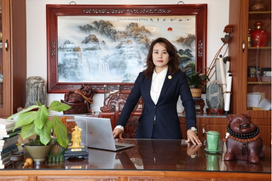 记中宝集团创始人郁凤侠 成长经历